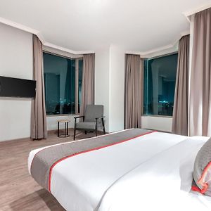 OYO Townhouse 2 Hotel Gunung Sahari Near Rs Hermina Kemayoran